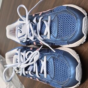 Aasics Size 5 Blue and Pink Athletic Shoes